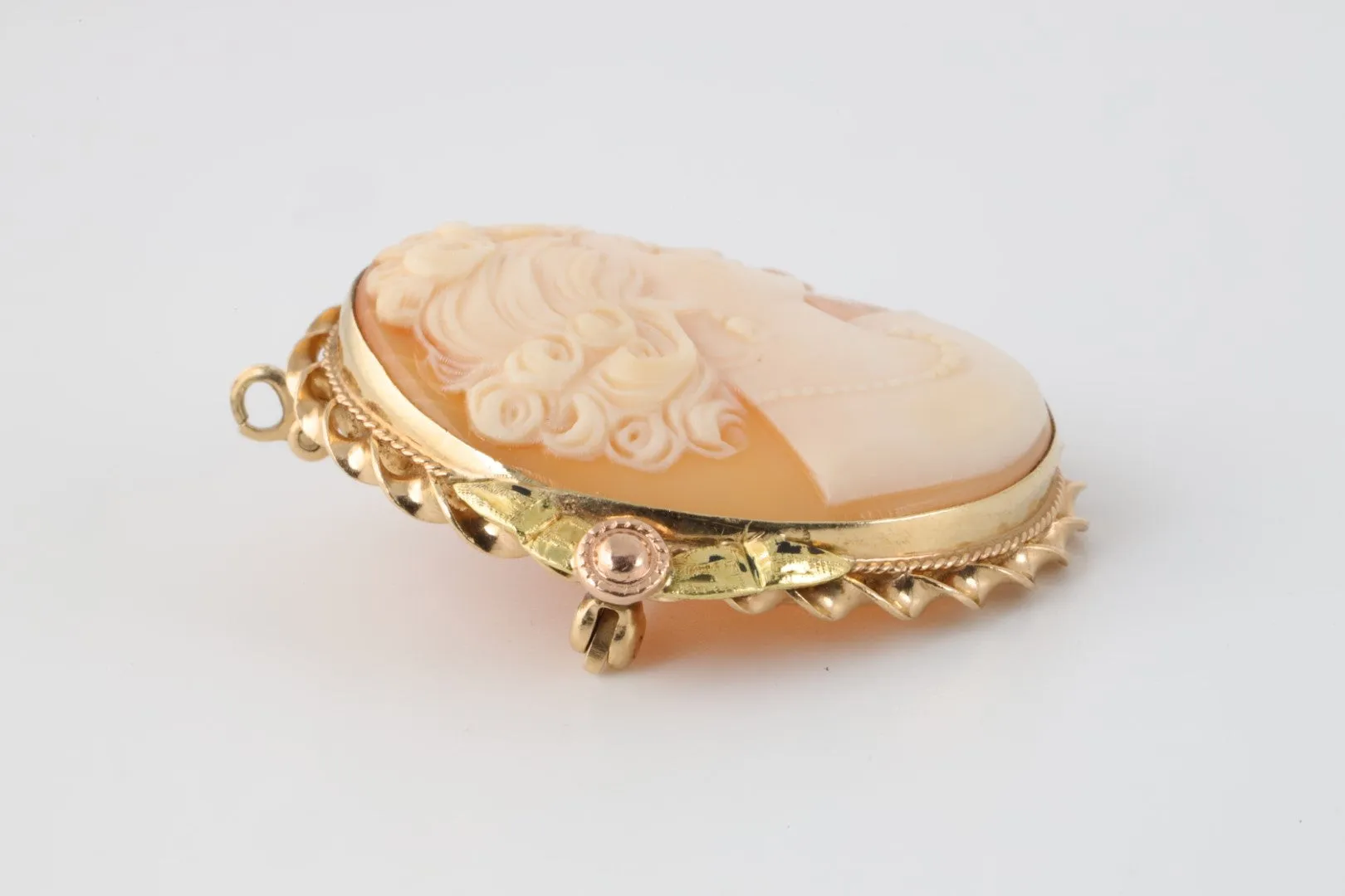 10k Yellow Gold Cameo Brooch (6.81g.)