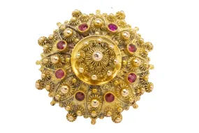 14 carat gold brooch with synthetic red gemstones