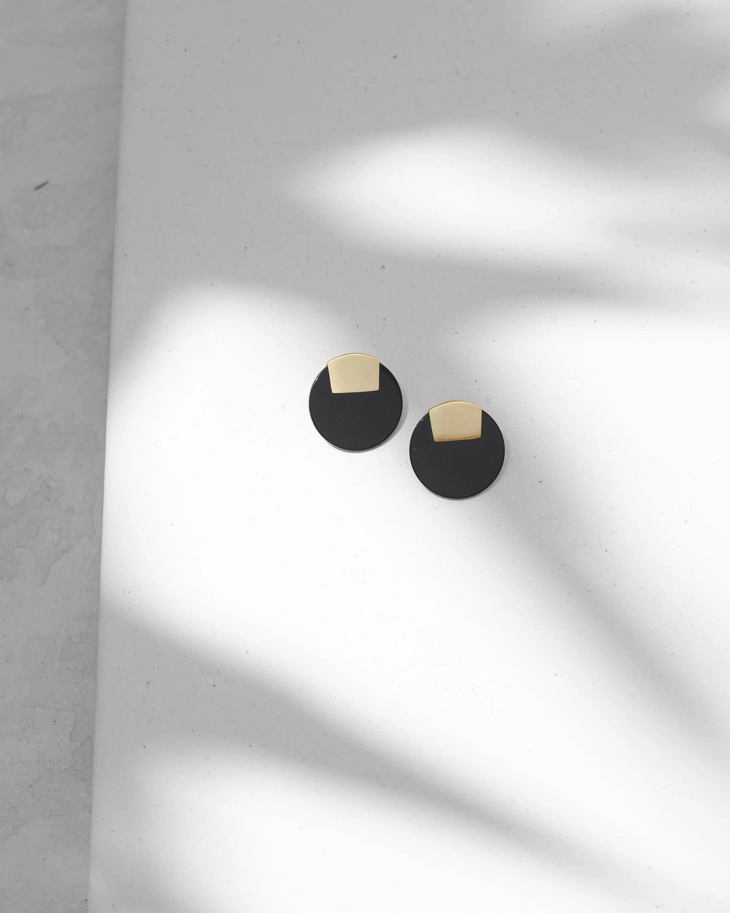 Gold-Vermeil black onyx earring / MONU CAP