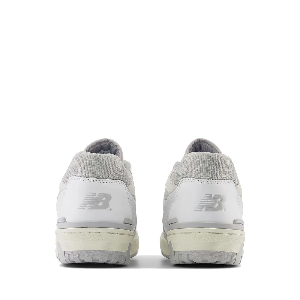 Scarpe Unisex NEW BALANCE Sneakers 550 in Pelle colore White Raincloud e Reflection