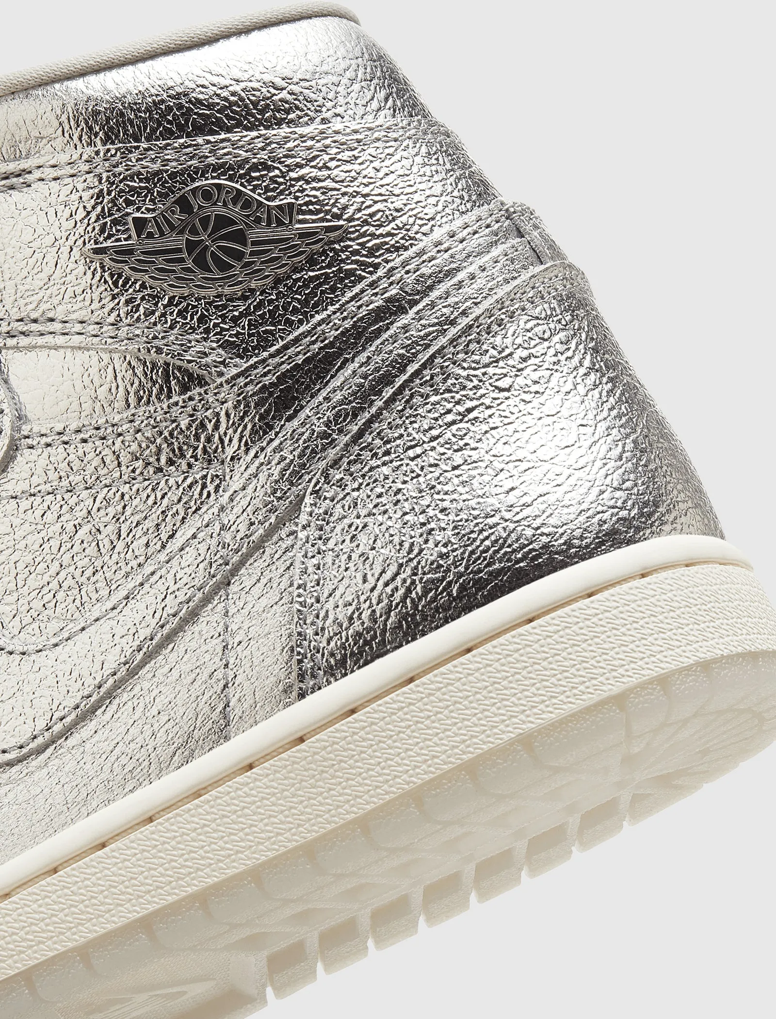 WOMEN'S AIR JORDAN 1 RETRO HI OG METALLIC SILVER